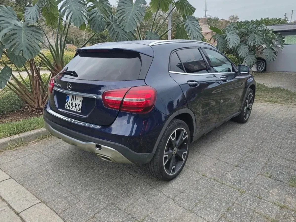 MERCEDES-BENZ GLA 250  3