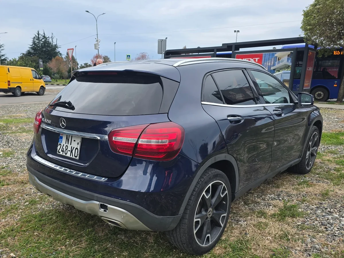 MERCEDES-BENZ GLA 250  6