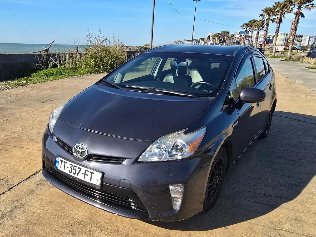 TOYOTA Prius  4