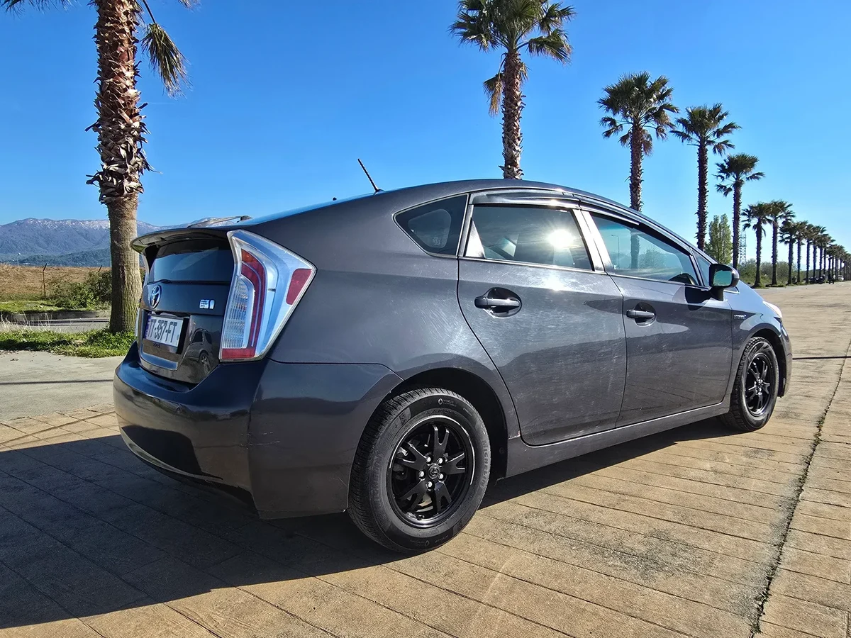 TOYOTA Prius  5