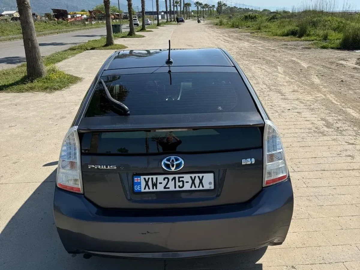 TOYOTA Prius  3