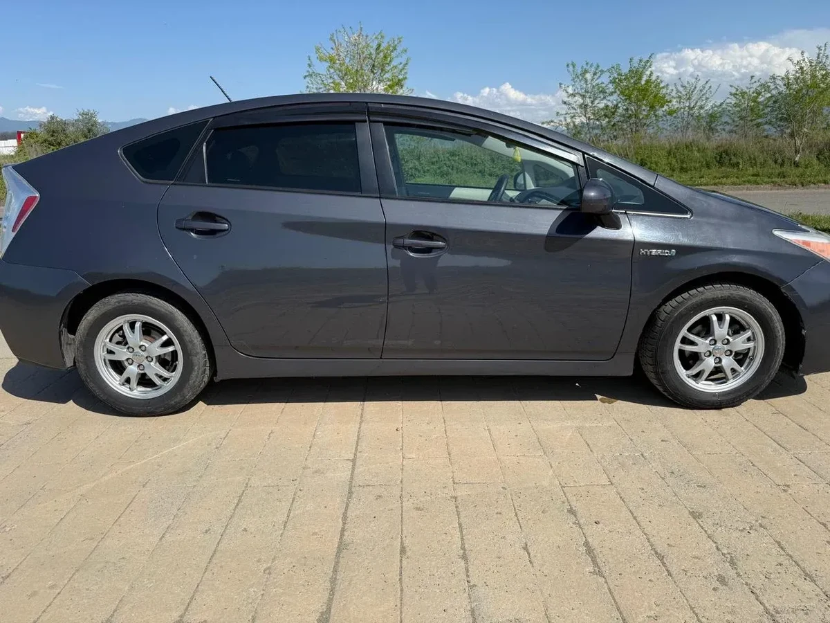 TOYOTA Prius  5