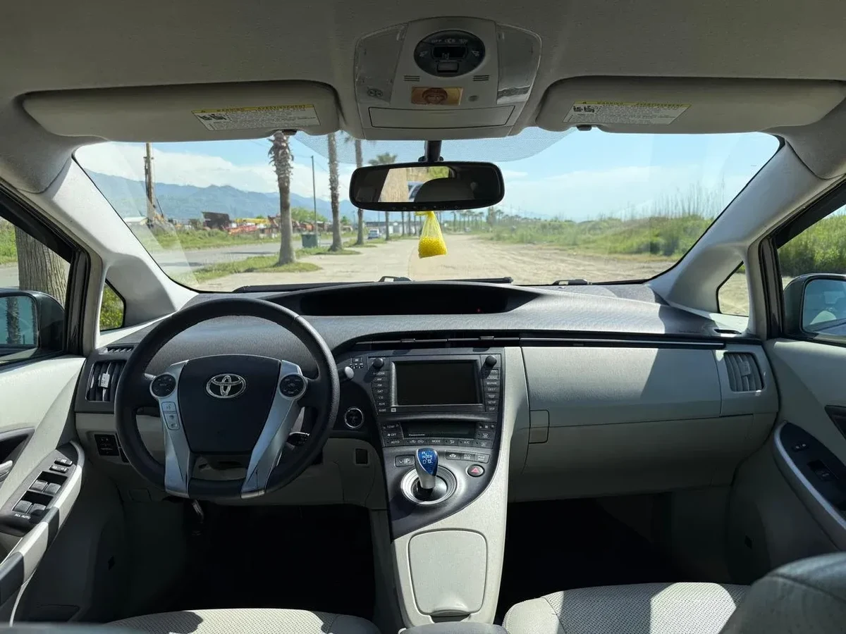 TOYOTA Prius  6