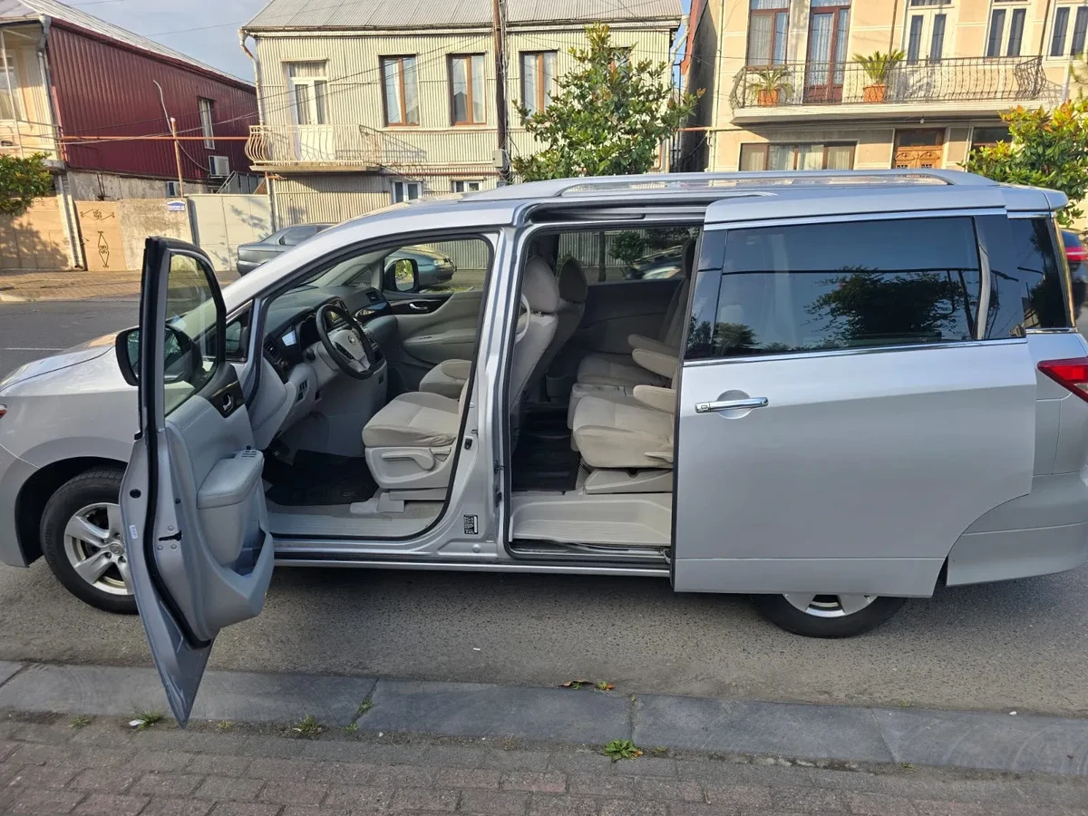 NISSAN Quest  3