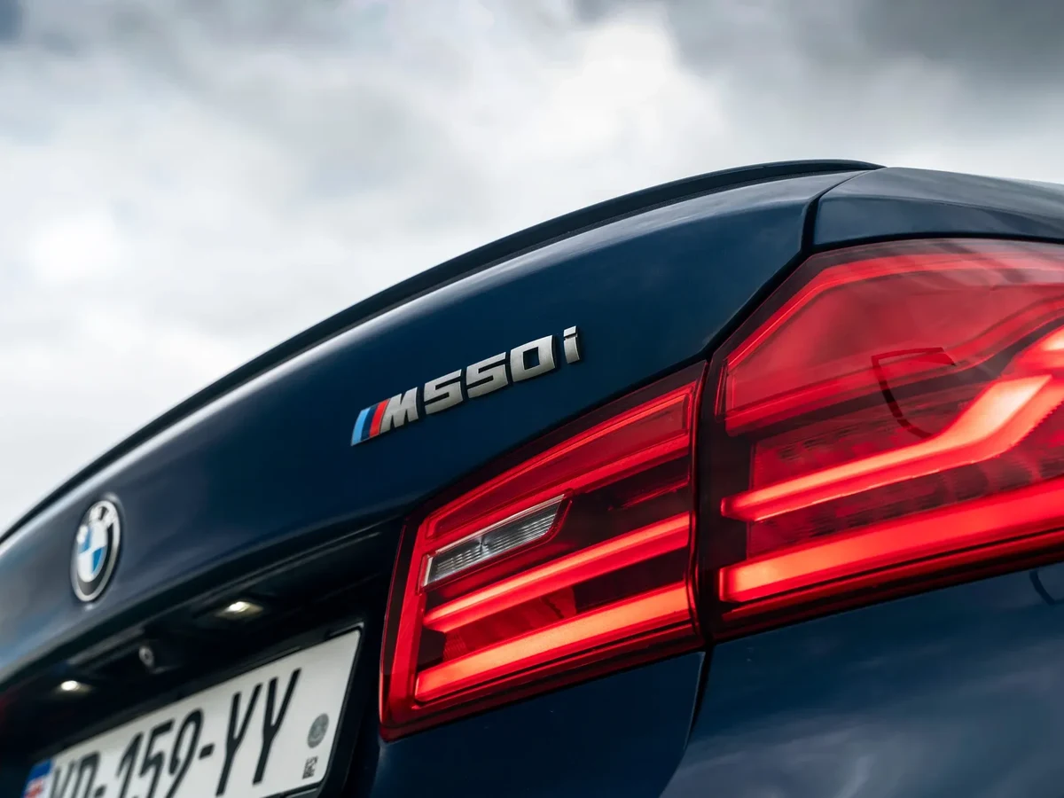 BMW M550i 5