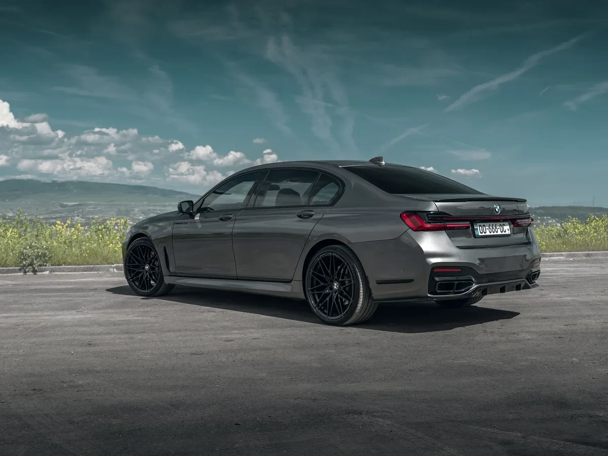 BMW 740i 4