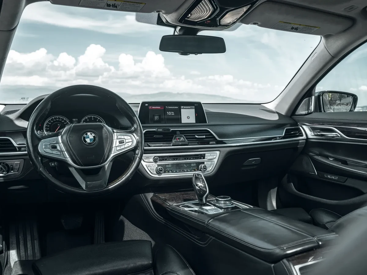 BMW 740i 5