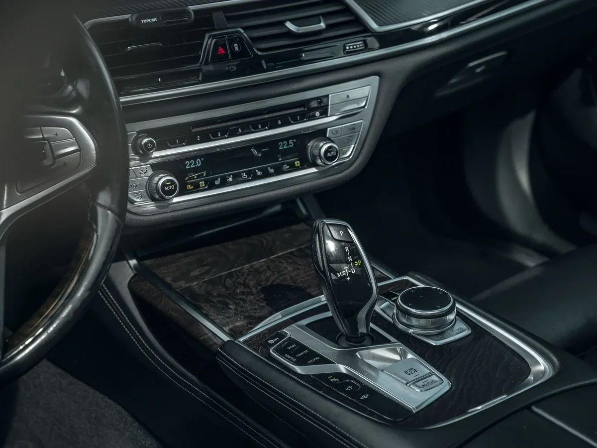 BMW 740i 6