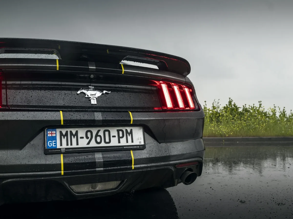 FORD Mustang 5