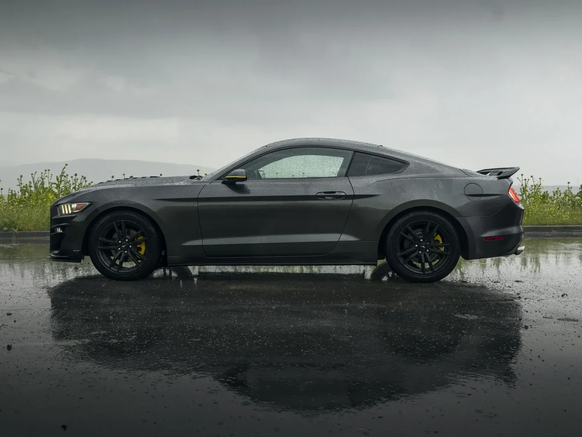 FORD Mustang 6