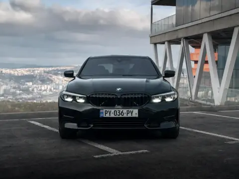 BMW 330i