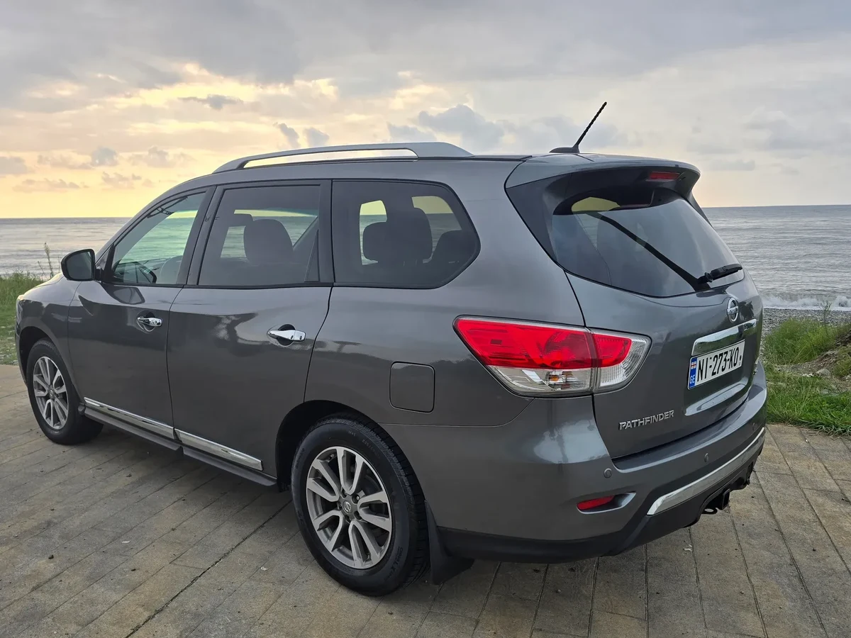 NISSAN Pathfinder  3