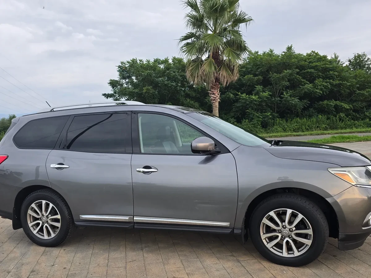 NISSAN Pathfinder  4