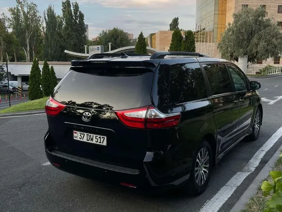 TOYOTA sienna 3