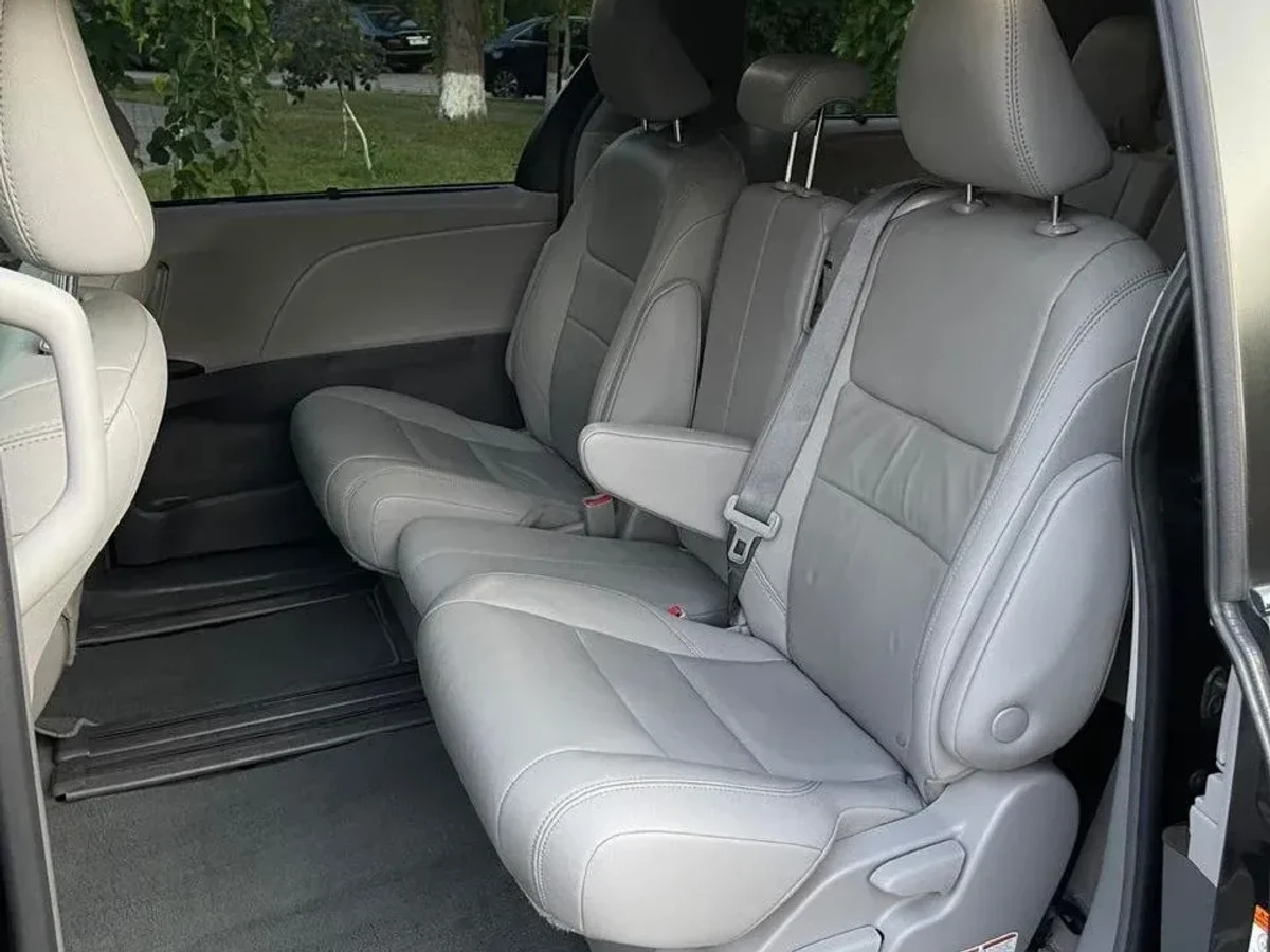TOYOTA sienna 5