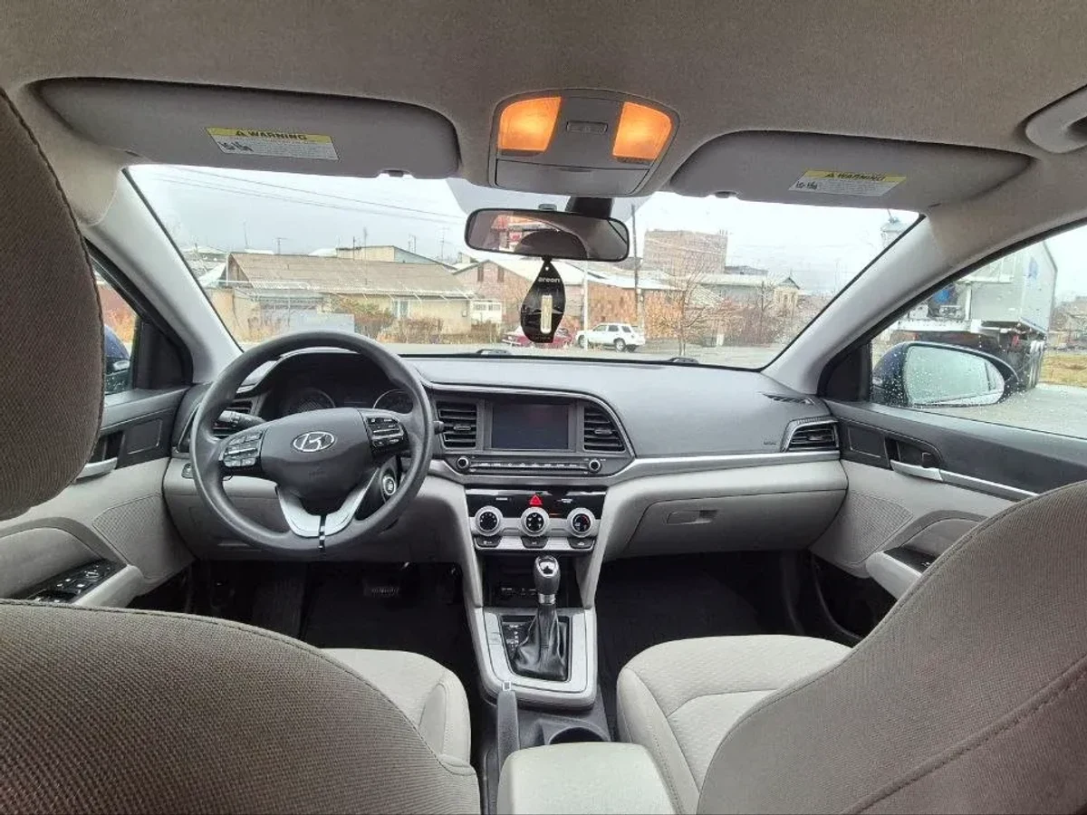 HYUNDAI Elantra 3