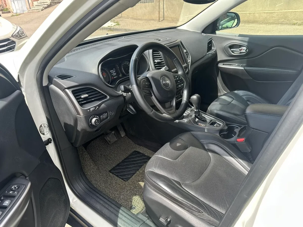 JEEP Cherokee 6