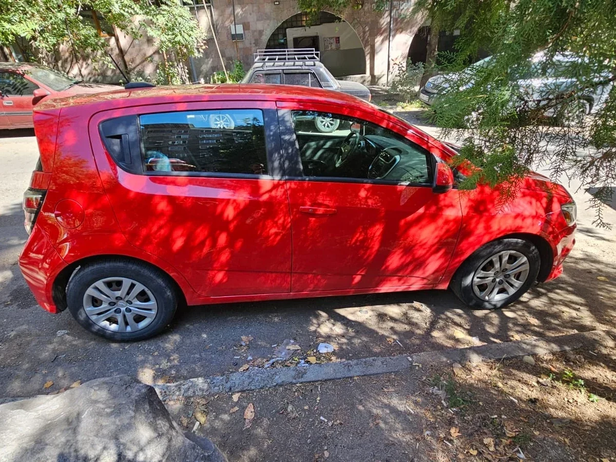 CHEVROLET Sonic 2