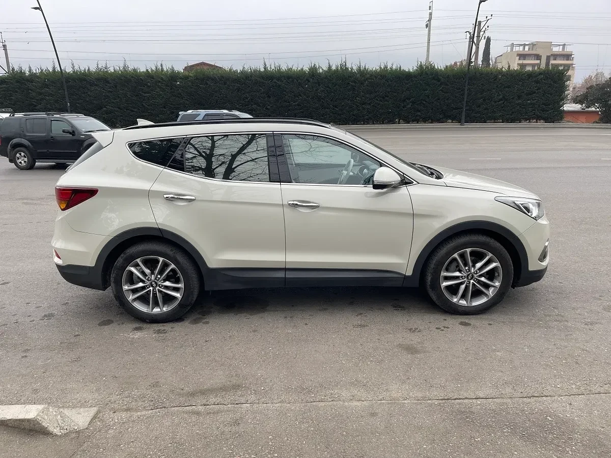 HYUNDAI Santafe 4