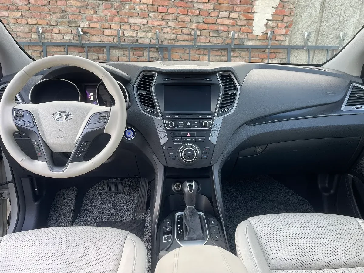 HYUNDAI Santafe 6