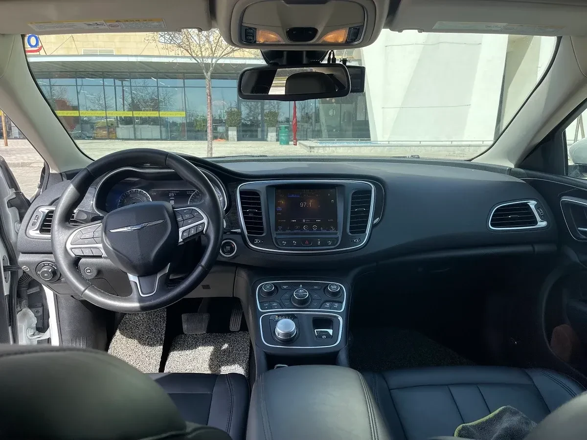 CHRYSLER 200 6