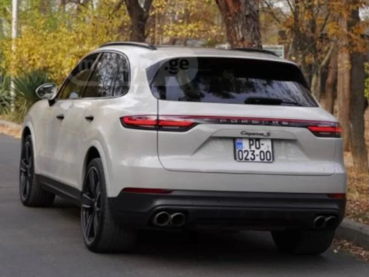 PORSCHE Cayenne 4