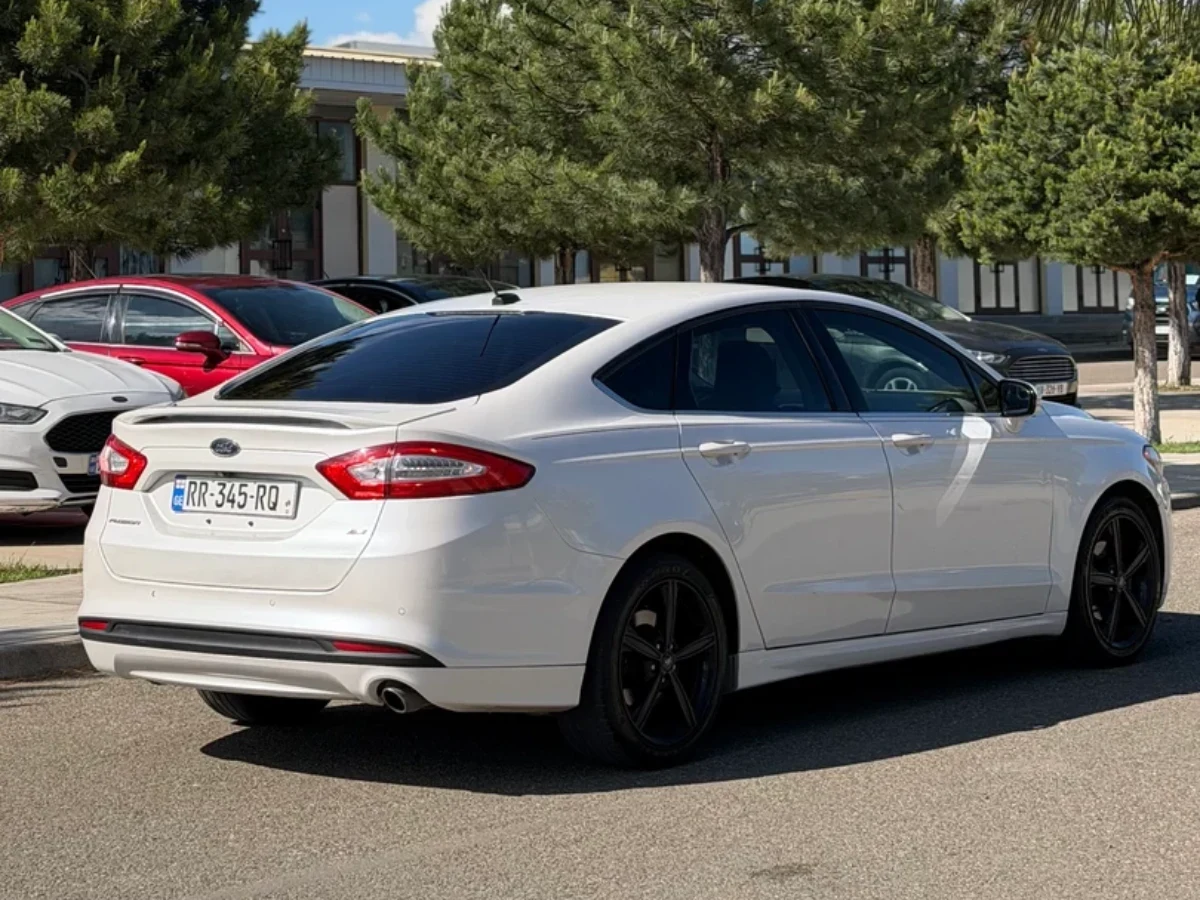 FORD Fusion 4