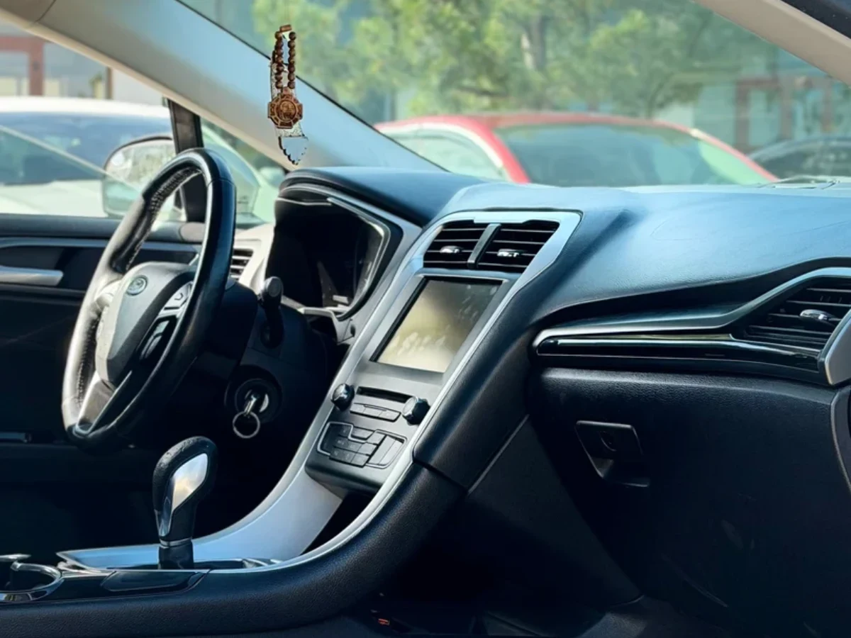 FORD Fusion 5
