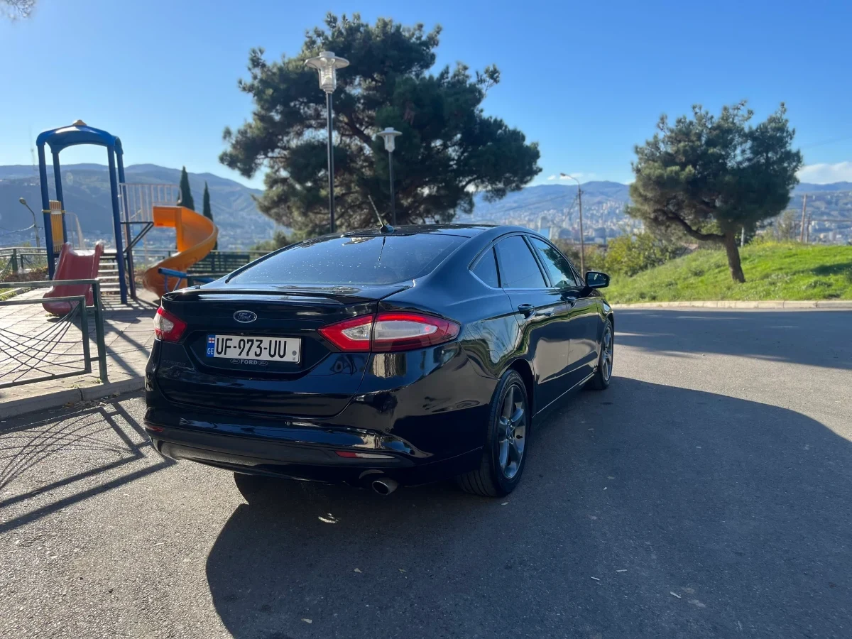 FORD Fusion 4