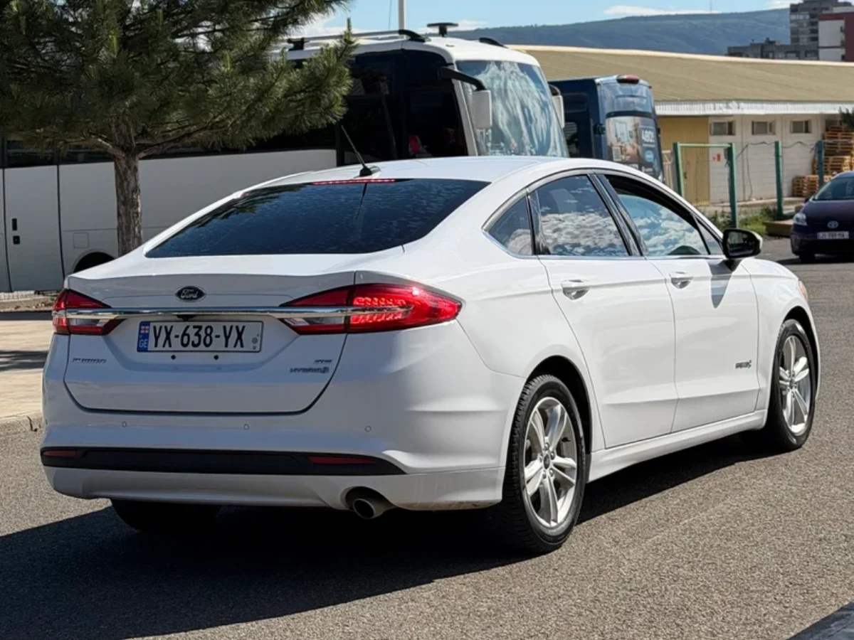FORD Fusion Hybrid  5
