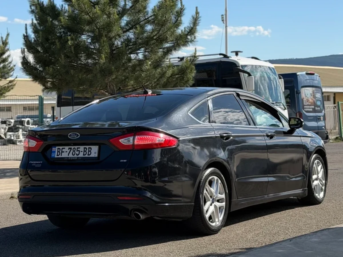 FORD Fusion 4