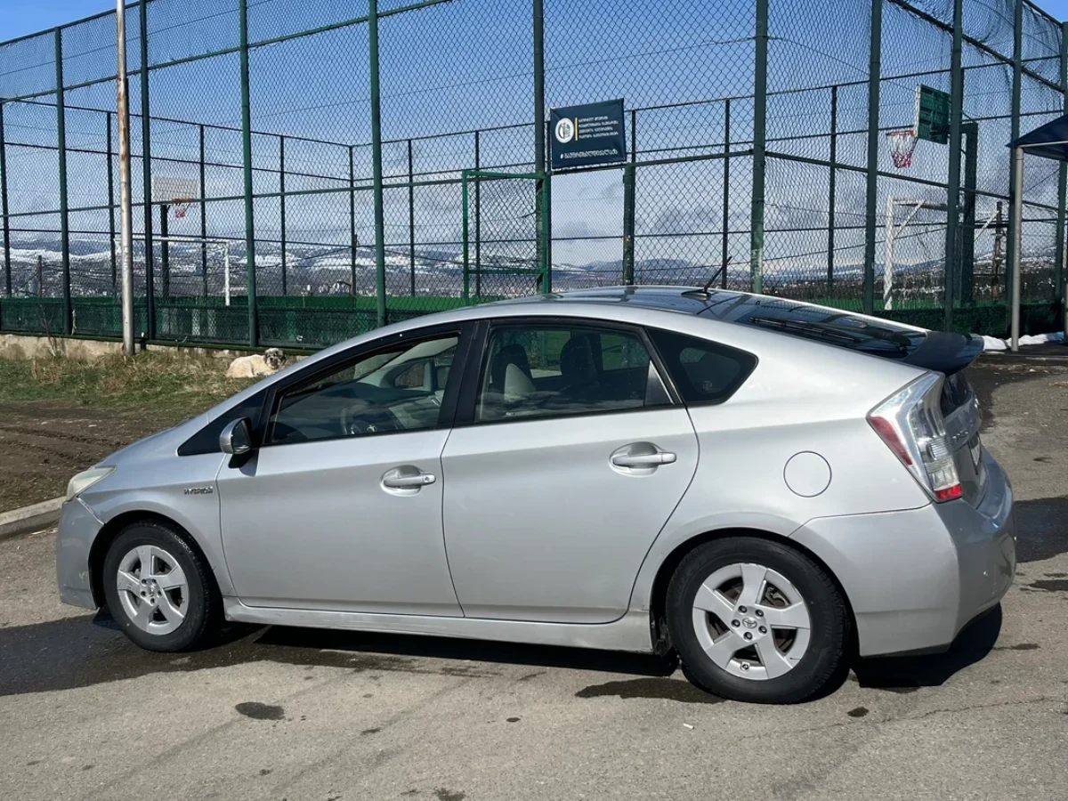 TOYOTA Prius 5
