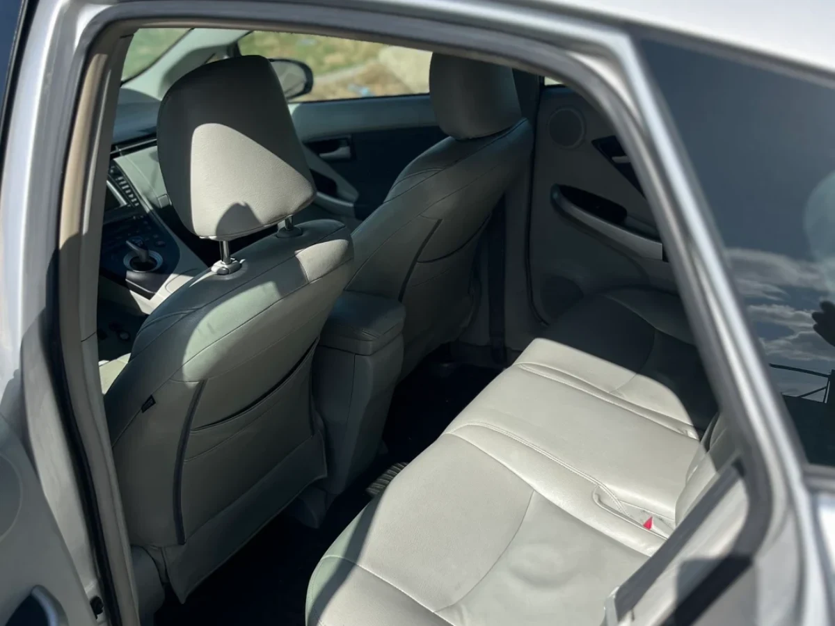 TOYOTA Prius 7