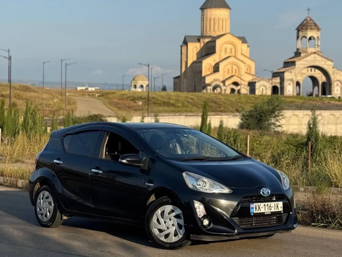 TOYOTA Aqua 2