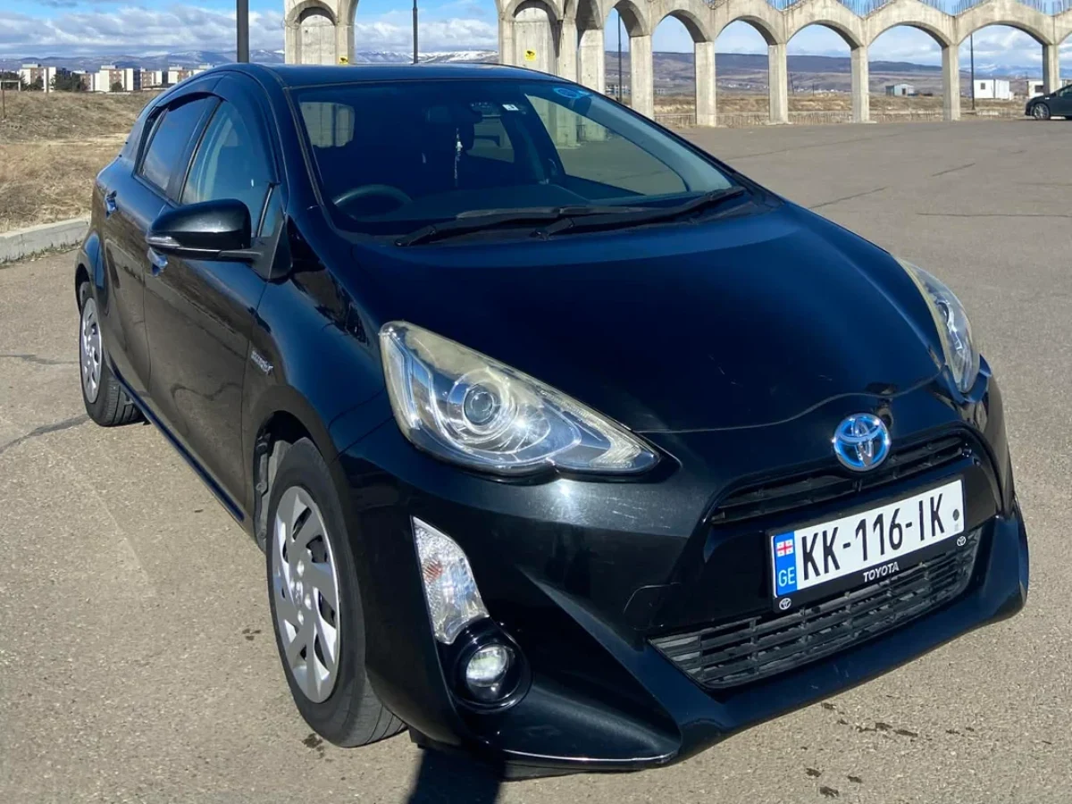 TOYOTA Aqua 4