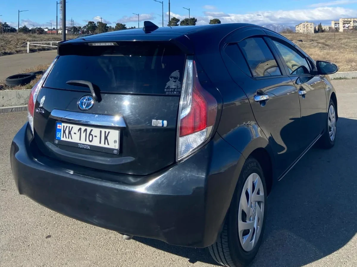 TOYOTA Aqua 6