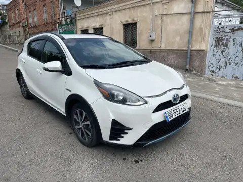 TOYOTA prius c