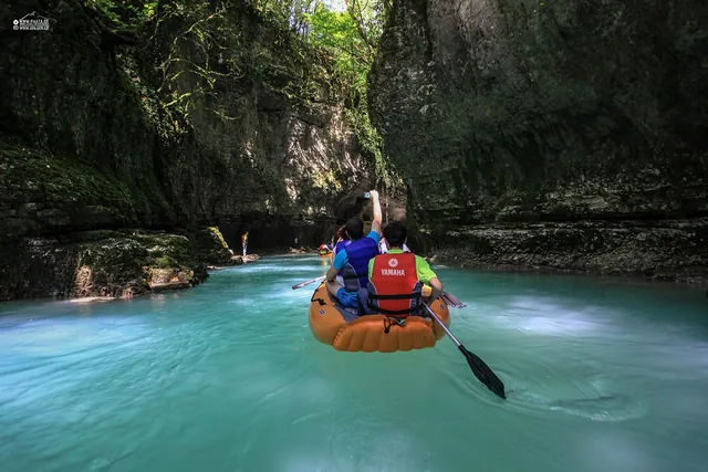 Boat ride on the turquoise water of Martvili Canyon