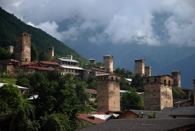Մեստիա․ ինչպես հասնել մեքենայով և ինչ տեսնել