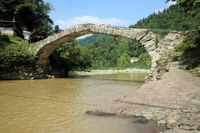 Мост царицы Тамары и водопад Махунцети из Батуми
