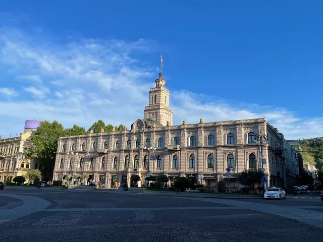 Թբիլիսիի քաղաքապետարանի շենքը Ազատության հրապարակում