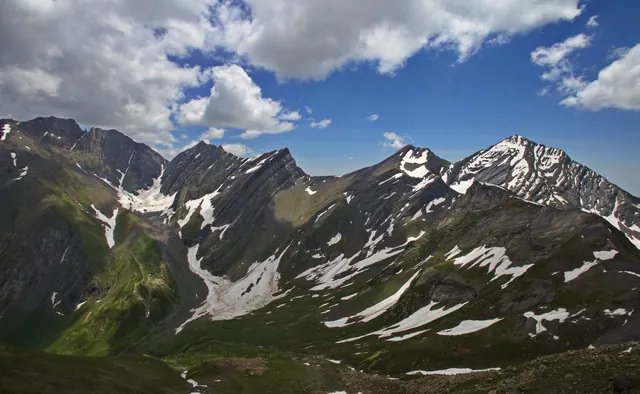 ხედი გესკეს უღელტეხილისკენ მიმავალი ბილიკიდან, რაჭა