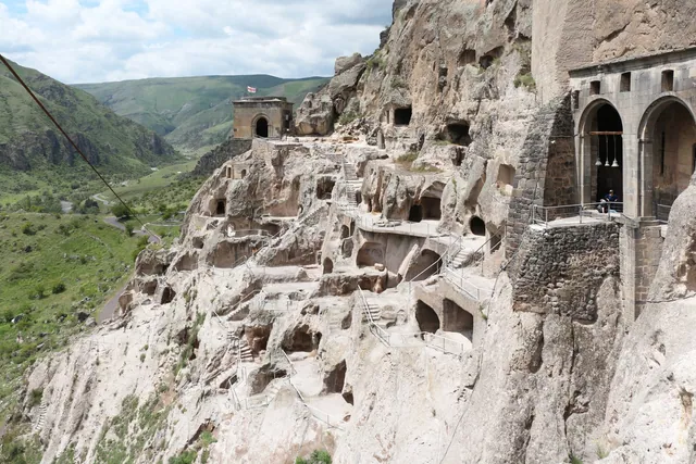 Vardzia: the cave monastery above the Mtkvari and the road to it