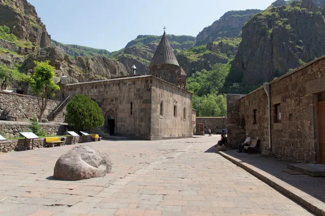 Կաթողիկե գլխավոր եկեղեցին Գեղարդի բակում