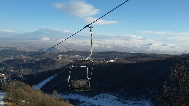 Кресельная канатка на склонах Цахкадзора